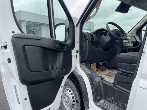 Used 2025 RAM ProMaster 2500 w/ Convenience Group image 18