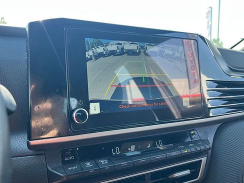 Used 2025 Toyota Camry SE image 20