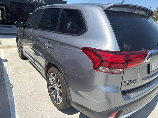 Used 2016 Mitsubishi Outlander SEL FWD image 3