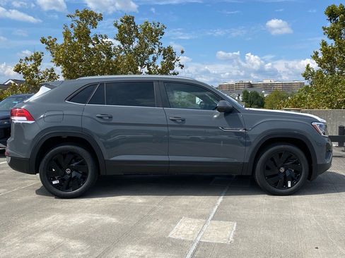 New 2026 Volkswagen Atlas Cross Sport SE image 2