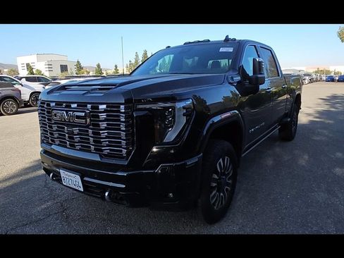 Used 2025 GMC Sierra 2500 Denali Ultimate w/ Max Trailering Package AWD/4WD image 6