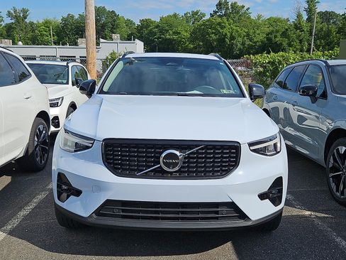 Used 2024 Volvo XC40 B5 Plus w/ Protection Package Premier AWD/4WD image 2