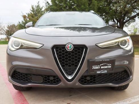 Used 2019 Alfa Romeo Stelvio image 2