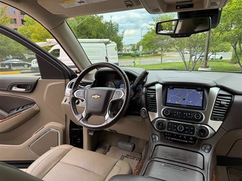 Used 2020 Chevrolet Suburban Premier AWD/4WD image 32