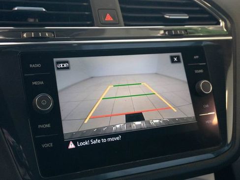 Used 2022 Volkswagen Tiguan SE R-Line image 30