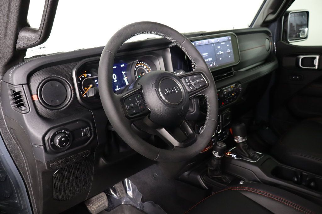 Used 2026 Jeep Gladiator Rubicon w/ Safety Group AWD/4WD image 19