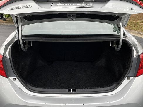 Used 2018 Toyota Corolla SE FWD image 19