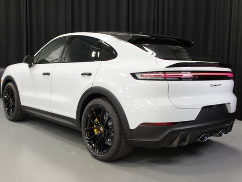 New 2025 Porsche Cayenne Turbo GT image 3