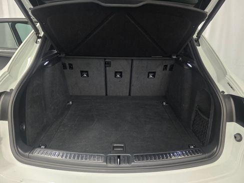 Certified 2024 Porsche Macan AWD/4WD image 12