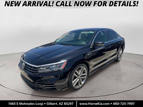 Used 2017 Volkswagen Passat 1.8T R-Line w/ R-Line Lighting Package FWD image 1