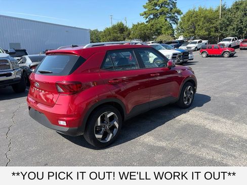 Used 2025 Hyundai Venue Limited FWD image 6