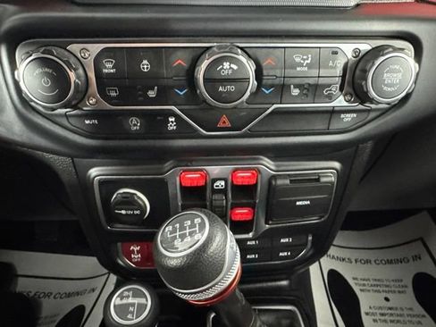 Used 2019 Jeep Wrangler Unlimited Rubicon AWD/4WD image 16
