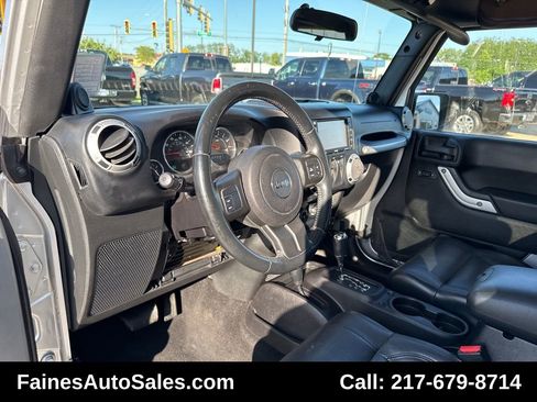 Used 2012 Jeep Wrangler Sahara w/ Dual Top Group image 36