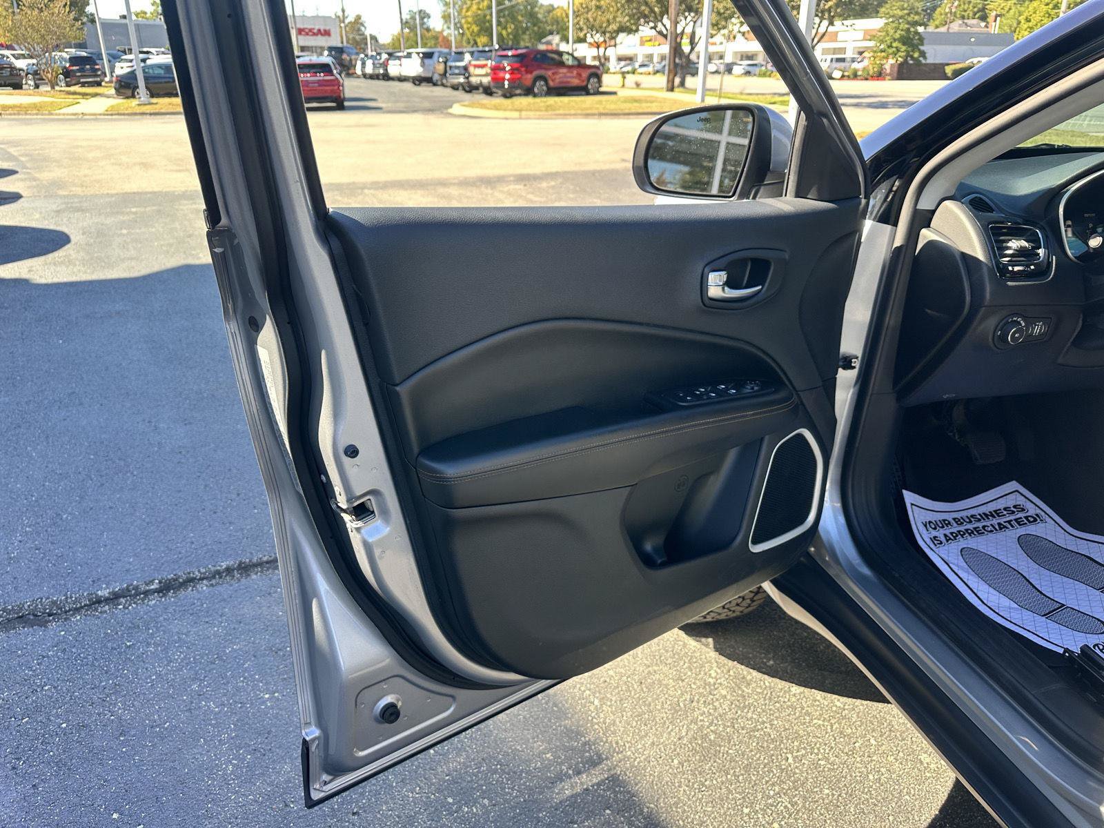 Used 2019 Jeep Compass Limited AWD/4WD image 20