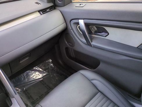 Used 2025 Land Rover Discovery Sport Dynamic SE image 17