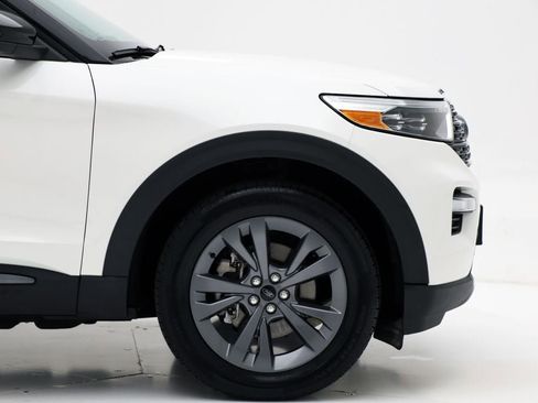 Used 2023 Ford Explorer XLT w/ Equipment Group 202A image 4