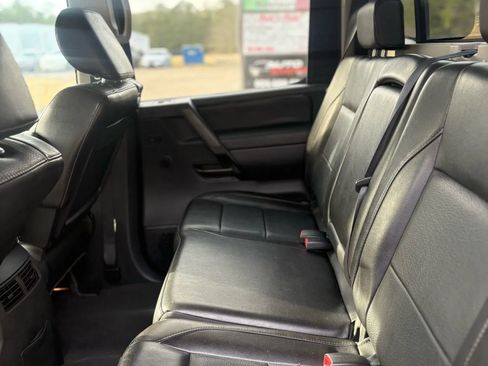 Used 2011 Nissan Titan SL w/ SL Technology Pkg image 9