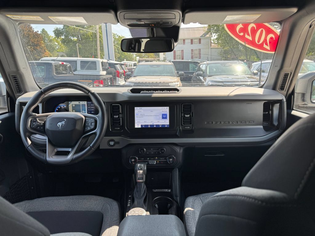 Used 2023 Ford Bronco Big Bend w/ Sasquatch Package AWD/4WD image 21