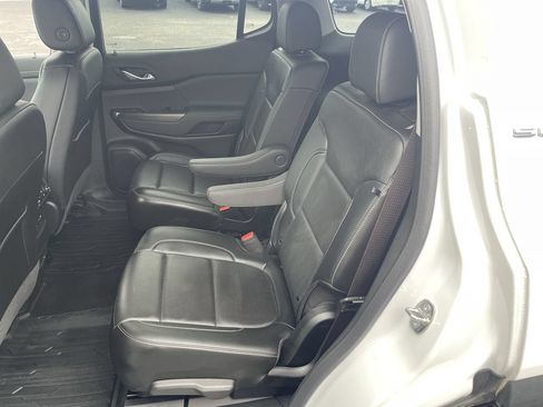 Used 2023 GMC Acadia SLT w/ Preferred Package FWD image 25