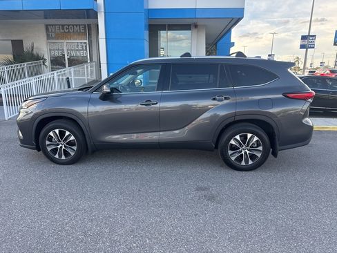 Used 2021 Toyota Highlander XLE image 8