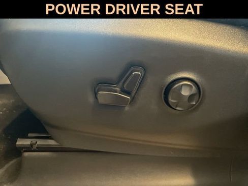 Used 2024 Chrysler Pacifica Touring-L FWD image 15