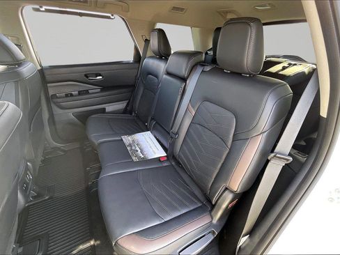 Used 2024 Nissan Pathfinder Platinum w/ Cargo Package image 26