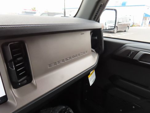 New 2025 Ford Bronco Outer Banks image 13