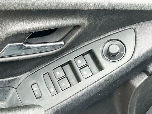 Used 2020 Chevrolet Trax LS image 17