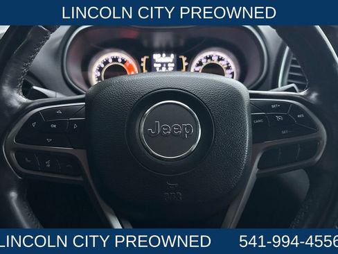 Used 2019 Jeep Cherokee Latitude Plus w/ Comfort/Convenience Group image 22