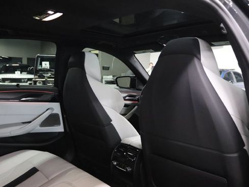 Used 2022 BMW M5 w/ Executive Package image 21