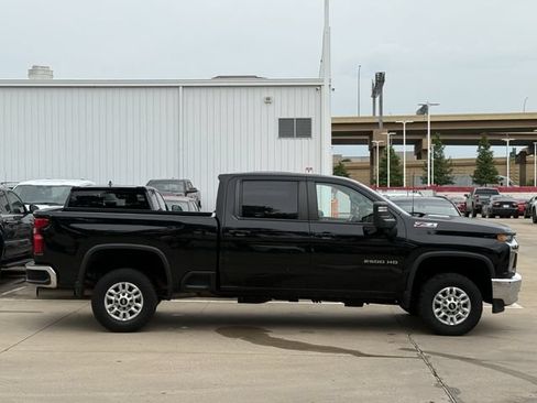 Used 2022 Chevrolet Silverado 2500 LT w/ Convenience Package AWD/4WD image 3