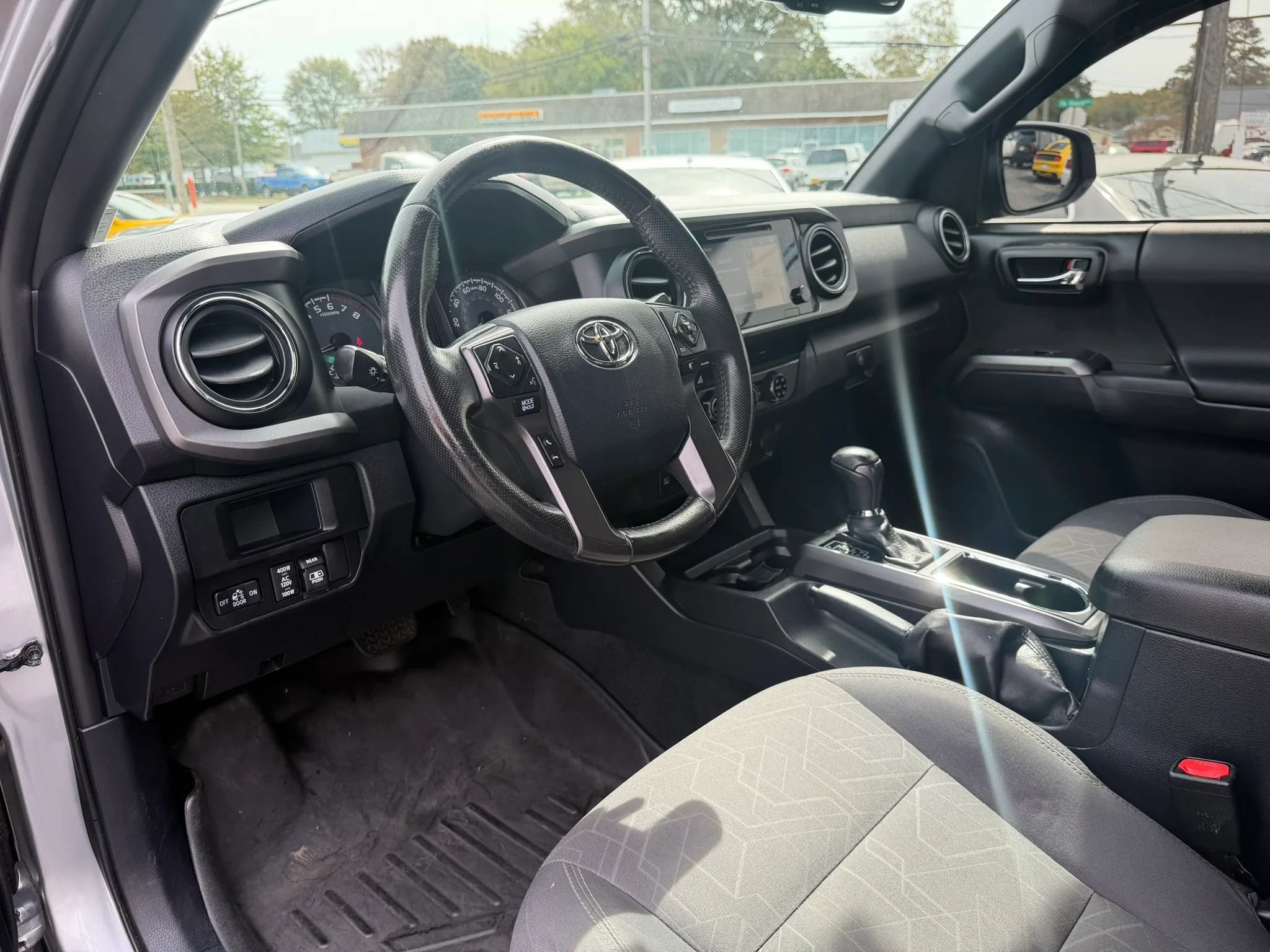 Used 2017 Toyota Tacoma TRD Sport w/ Tow Package AWD/4WD image 15
