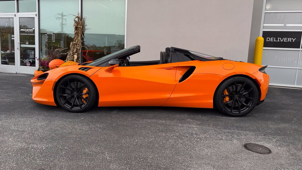 Used 2025 McLaren Artura Spider RWD image 4