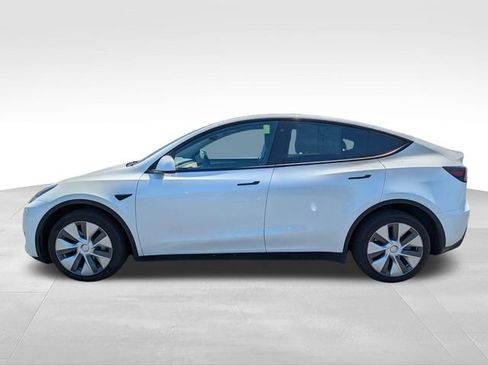 Used 2023 Tesla Model Y Long Range AWD/4WD image 4