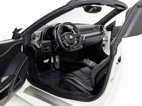 Used 2015 Ferrari 458 Spider image 16