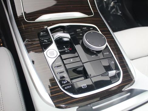 Used 2025 BMW X7 xDrive40i image 15