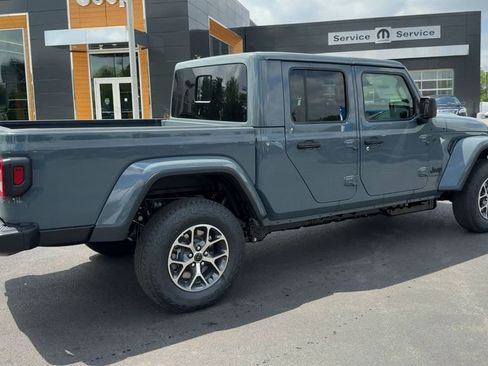 New 2026 Jeep Gladiator Sport AWD/4WD image 7