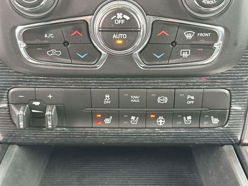 Used 2014 RAM 2500 Limited image 18