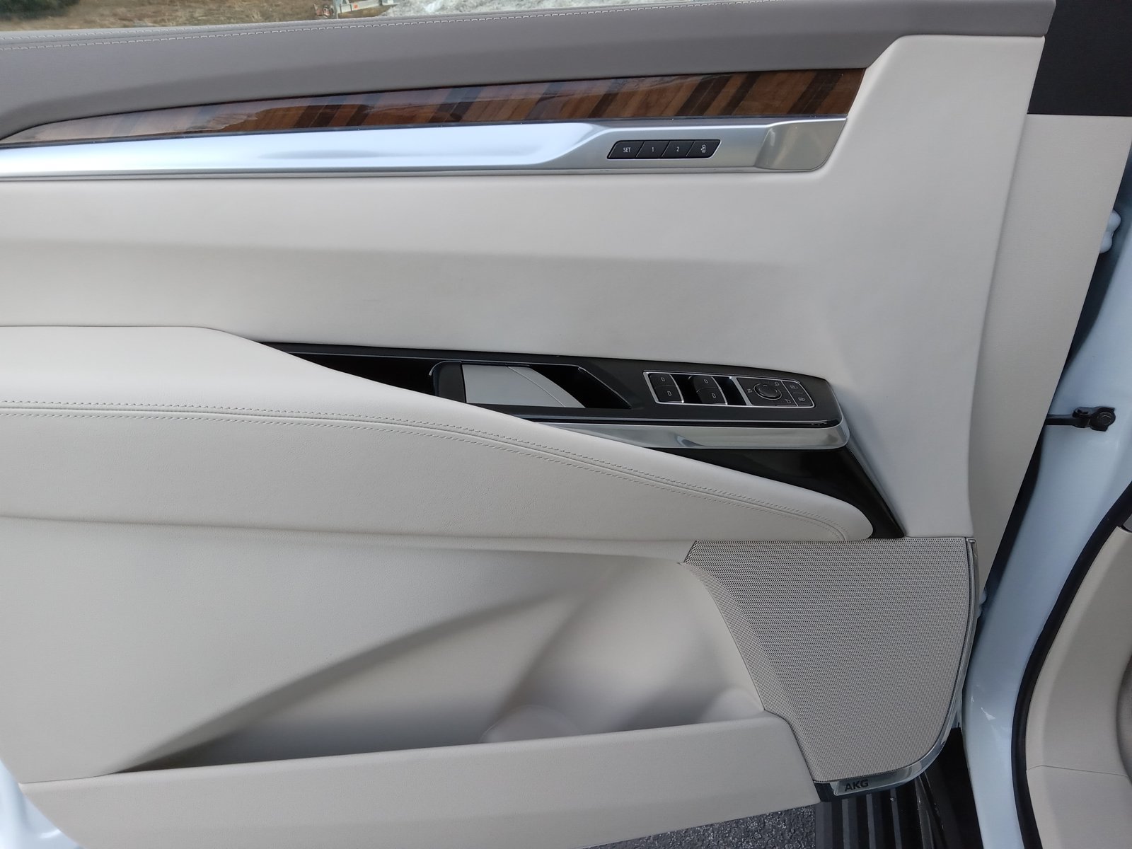Certified 2026 Cadillac Escalade Platinum Sport w/ LPO, ONYX Package AWD/4WD image 10