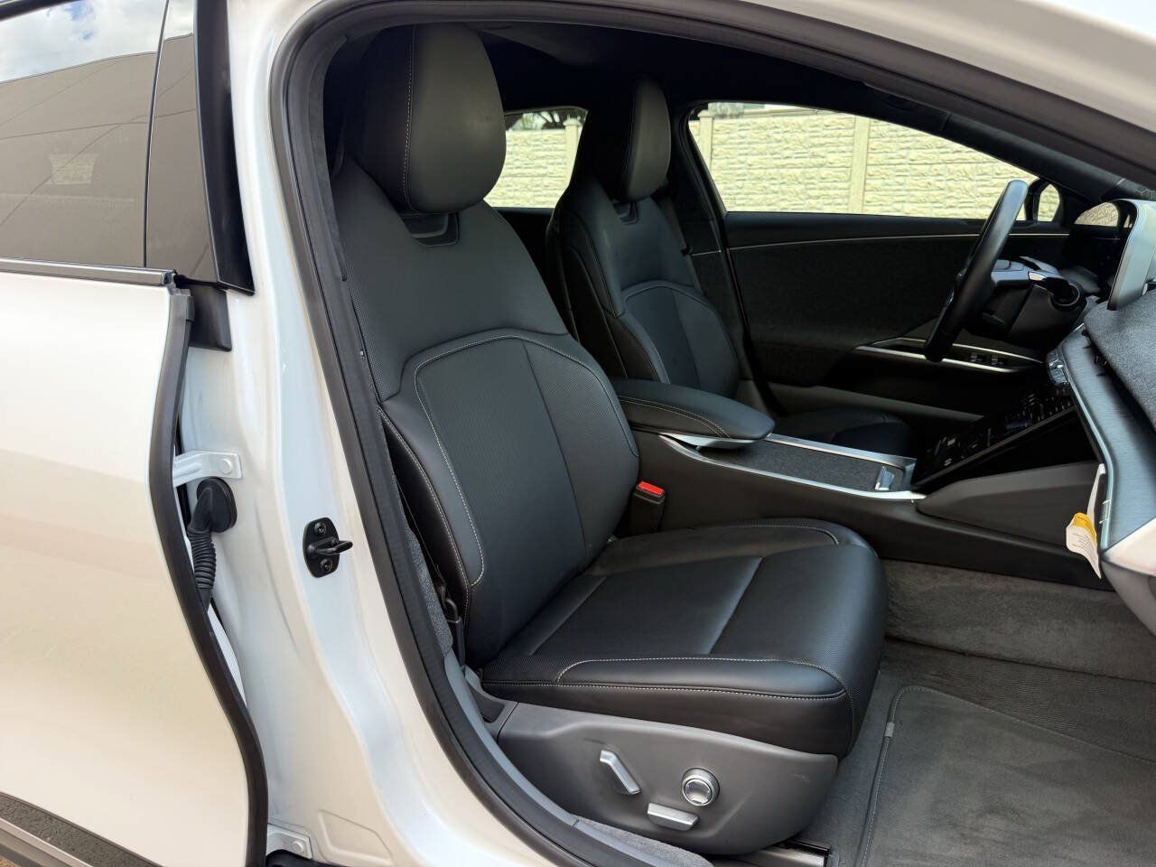 Used 2023 Lucid Air Pure AWD/4WD image 23