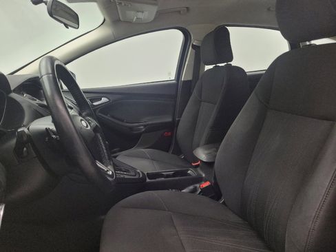 Used 2016 Ford Focus SE w/ SE Sport Package FWD image 17
