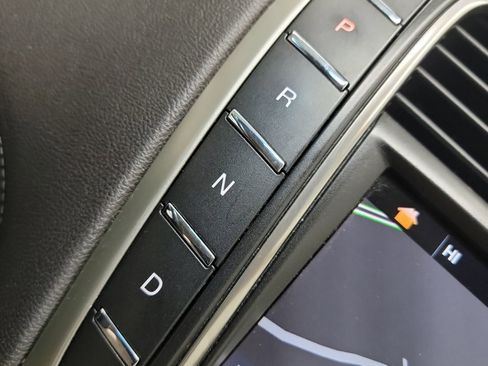 Used 2017 Lincoln MKX Reserve image 27