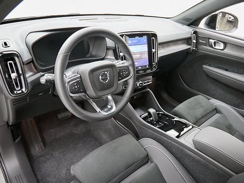 Certified 2023 Volvo C40 P8 Recharge Ultimate image 12