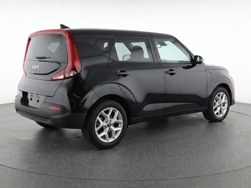 Used 2025 Kia Soul LX w/ LX Technology Package FWD image 9