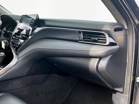 Used 2023 Toyota Camry SE image 17