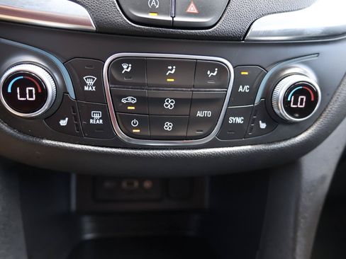 Used 2024 Chevrolet Equinox LT FWD image 14
