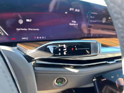 Used 2025 Cadillac Escalade ESV Sport Platinum w/ LPO, ONYX Package image 21