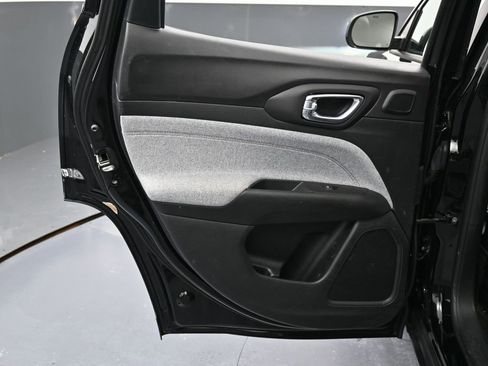 Used 2022 Jeep Compass Latitude w/ Sun and Sound Group image 38