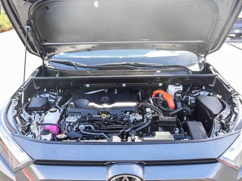 Certified 2025 Toyota RAV4 LE AWD/4WD image 33