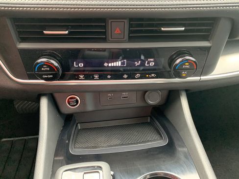 Used 2023 Nissan Rogue SV image 18